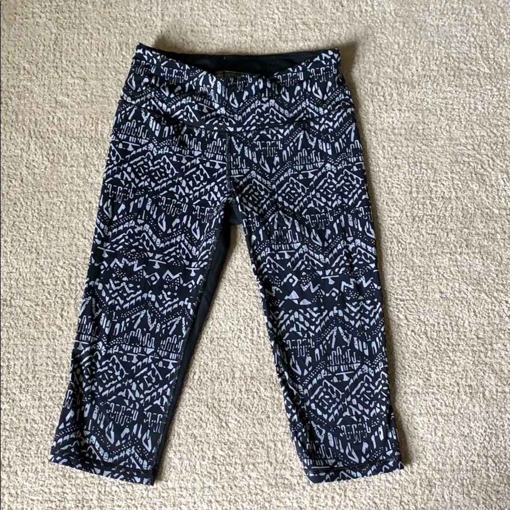VIctoria secret sport cropped leggings.
